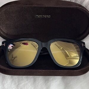Tom Ford sunnies with case